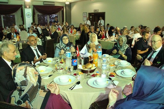 Başkan Uysal’dan Gazi ve Şehit ailelerine moral yemeği
