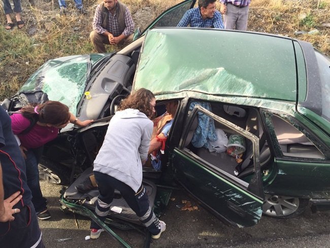 KASTAMONU'NUN TOSYA İLÇESİNDE MEYDANA GELEN TRAFİK KAZASINDA 5 KİŞİ YARALANDI. (SEDAT AĞACIKOĞLU/KASTAMONU-İHA)