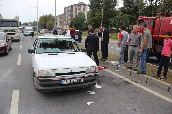 KDZ. EREĞLİ İLÇESİNDE OTOMOBİLİN ÇARPTIĞI KADIN AĞIR YARALANDI. (VEDAT KILIÇ/ZONGULDAK-İHA)