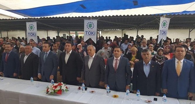 AK Parti Merkez ilçe Başkanı Metin Karaduman:  – “394 Konut vatandaşlarımıza hayırlı olsun”