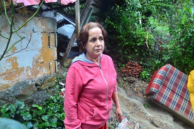 MAHALLE SAKİNLERİNDEN YILDIZ ÇALIŞKAN SABAH ERKEN SAATLERDE GÜRÜLTÜYLE UYANDIKLARINI İFADE EDEREK EVDEN ZOR ÇIKTIK DEDİ (SERTAÇ ÖZDEMİR/ZONGULDAK-İHA)
