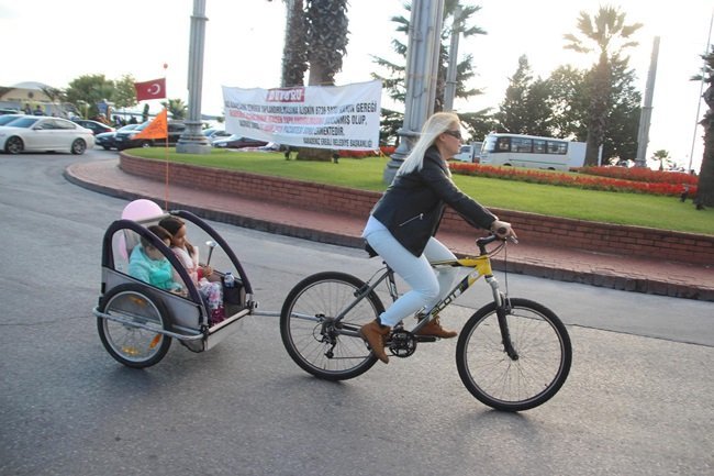 ZONGULDAK'IN EREĞLİ İLÇESİNDE BİR GURUP KADIN AVRUPA HAREKETLİLİK HAFTASI KAPSAMINDA TRAFİKTE PEDAL ÇEVİRDİ. (VEDAT KILIÇ/ZONGULDAK-İHA)
