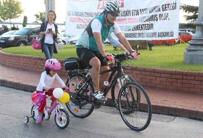 ZONGULDAK'IN EREĞLİ İLÇESİNDE AVRUPA HAREKETLİLİK HAFTASI DOLAYISIYLA TRAFİKTE PEDAL ÇEVİRDİLER. (VEDAT KILIÇ/ZONGULDAK-İHA)