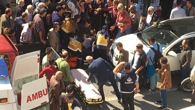 KDZ. EREĞLİ İLÇESİNDE KALDIRIMDA YÜRÜRKEN KAFALARINA PROFİL DÜŞEN ANNE KIZ AĞIR YARALANDI. (VEDAT KILIÇ/ZONGULDAK-İHA)