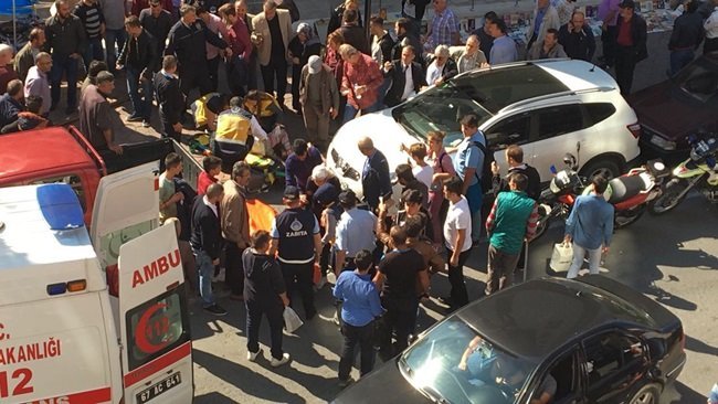 KDZ. EREĞLİ İLÇESİNDE BİR AVM'NİN 4. KATINDAN KOPAN 5 METRE UZUNLUĞUNDAKİ PROFİL KALDIRIMDA YÜRÜYEN ANNE KIZIN KAFASINA DÜŞTÜ. (VEDAT KILIÇ/ZONGULDAK-İHA)