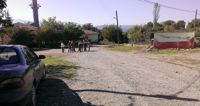 KASTAMONU'NUN ARAÇ İLÇESİNE BAĞLI İĞDİR KÖYÜNDEKİ EVİNDEN AYRILAN VE 4 GÜNDÜR HABER ALINAMAYAN YAŞLI KADIN, JANDARMA TARAFINDAN ARANIYOR. (İLHAN YAZAN/KASTAMONU-İHA)