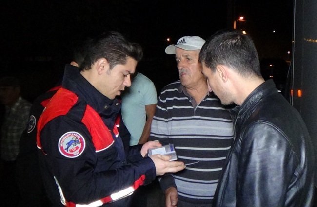 KDZ. EREĞLİ İLÇESİNDE KAZAYA KARIŞAN KAMYONET SÜRÜCÜSÜ, HAFİF TİCARİ KAMYONETİN AŞIRI HIZLI OLDUĞUNU İDDİA ETTİ. (VEDAT KILIÇ/ZONGULDAK-İHA)