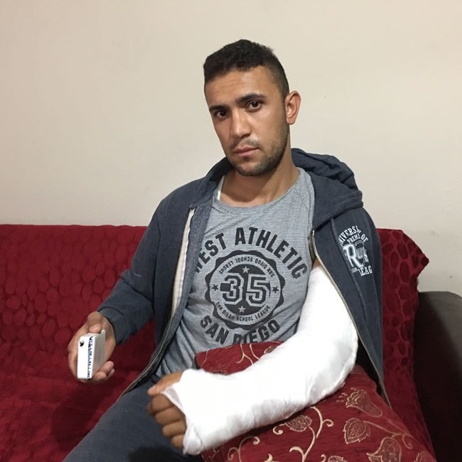 HAKKARİ’DE PKK’LI TERÖRİSTLERLE GİRİLEN ÇATIŞMADA 27 YAŞINDAKİ UZMAN ÇAVUŞ TANJU KUŞDEMİR’ÜN GÖĞSÜNE GELEN KURŞUN CEBİNDEKİ CEP TELEFONU ŞARJ CİHAZINA SAPLANDI. (EMRAH YILDIZ - ONUR ALTINDAĞ/ZONGULDAK-İHA)