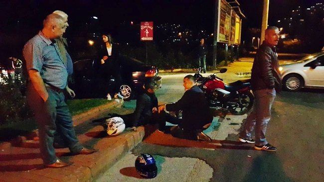ZONGULDAK'IN EREĞLİ İLÇESİNDE MOTOSİKLET İLE OTOMOBİLİN ÇARPIŞMASI SONUCU BİR KİŞİ YARALANDI. (VEDAT KILIÇ/ZONGULDAK-İHA)