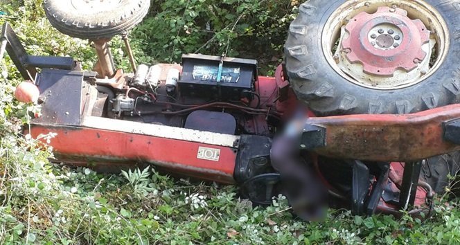 BARTIN’DA DEVRİLEN TRAKTÖRÜN ALTINDA KALAN SELAHATTİN TINAZ, HAYATINI KAYBETTİ. (MUSTAFA KURT/BARTIN-İHA)