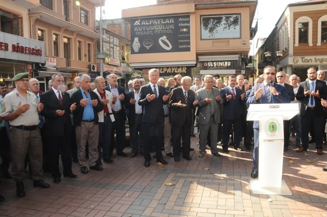 AŞURE DAĞITIMI YAPILMADAN ÖNCE İLAHİLER OKUNDU DUALAR EDİLDİ (EMRAH YILDIZ/ZONGULDAK-İHA)