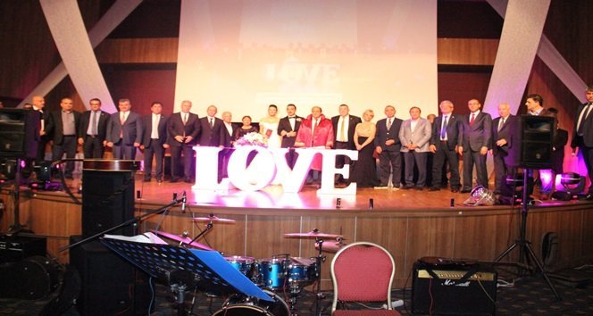 Düğünde iktidar ile muhalefetin çocuk pazarlığı