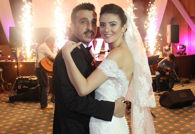 ALAPLI BELEDİYE BAŞKANI NURİ TEKİN'İN KIZI BÜŞRE TEKİN HAYATINI İLÇENİN ÖNDE GELEN ESNAFLARINDAN YUNUS SERDAR SAYRE İLE BİRLEŞTİRDİ. (VEDAT KILIÇ/ZONGULDAK-İHA)