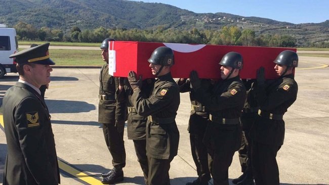 HAKKARİ’DE HAİN TERÖR ÖRGÜTÜ PKK’NIN SALDIRISI SONRASINDA ŞEHİT OLAN DÜZCELİ JANDARMA ER ERKAN ÖZDEMİR’İN CENAZESİ, TSK'YA AİT UÇAKLA ZONGULDAK HAVALİMANINA GETİRİLDİ. (EMRAH YILDIZ/ZONGULDAK-İHA)