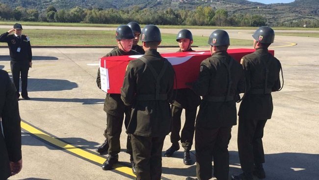 HAKKARİ’DE HAİN TERÖR ÖRGÜTÜ PKK’NIN SALDIRISI SONRASINDA ŞEHİT OLAN DÜZCELİ JANDARMA ER ERKAN ÖZDEMİR’İN CENAZESİ, TSK'YA AİT UÇAKLA ZONGULDAK HAVALİMANINA GETİRİLDİ. (EMRAH YILDIZ/ZONGULDAK-İHA)