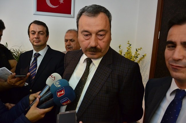 EMNİYET MÜDÜRÜ OSMAN AK, TOPLANTI ÇIKIŞI GAZETECİLERE AÇIKLAMADA BULUNDU. (ÖMER TEKCAN - ONUR ALTINDAĞ/ZONGULDAK-İHA)