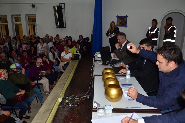 ZONGULDAK’TA TOPLUM YARARINA ÇALIŞMA PROGRAMI (TYP) KAPSAMINDA OKULLARDA “HİZMETLİ” OLARAK TALEP EDİLEN 261 KİŞİLİK KONTENJANA 4 BİN 476 KİŞİ BAŞVURDU. (ONUR ALTINDAĞ/ZONGULDAK-İHA)