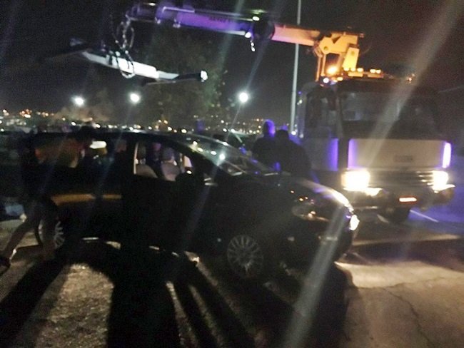 KDZ. EREĞLİ İLÇESİNDE OTOMOBİLİ İLE DENİZE DÜŞMEK ÜZERE OLAN SÜRÜCÜYÜ VATANDAŞLAR KURTARDI. (VEDAT KILIÇ/ZONGULDAK-İHA)