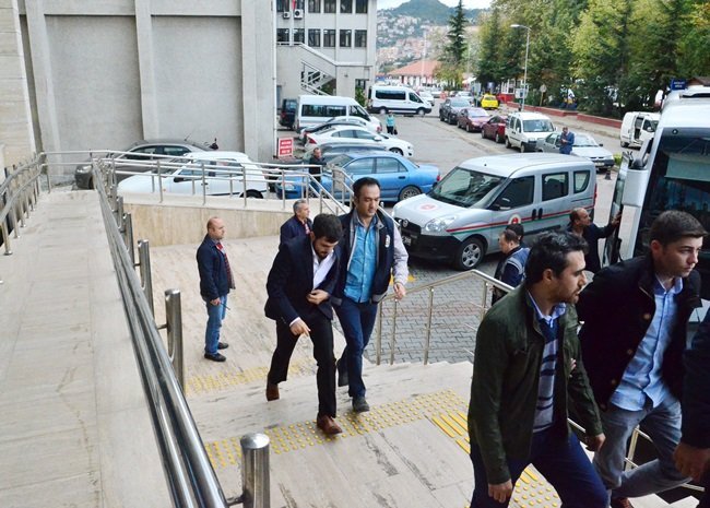 ZONGULDAK’TA FETULLAHÇI TERÖR ÖRGÜTÜ-PARALEL DEVLET YAPILANMASI’NA YÖNELİK SÜRDÜRÜLEN SORUŞTURMA KAPSAMINDA 14 ŞÜPHELİ ZONGULDAK ADLİYESİ’NE SEVK EDİLDİ. (ONUR ALTINDAĞ/ZONGULDAK-İHA)