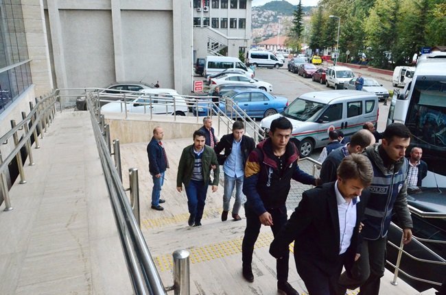 ZONGULDAK’TA FETULLAHÇI TERÖR ÖRGÜTÜ-PARALEL DEVLET YAPILANMASI’NA YÖNELİK SÜRDÜRÜLEN SORUŞTURMA KAPSAMINDA 14 ŞÜPHELİ ZONGULDAK ADLİYESİ’NE SEVK EDİLDİ. (ONUR ALTINDAĞ/ZONGULDAK-İHA)