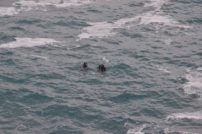 ZONGULDAK’TA KAYALIKLARDA BALIK TUTTUĞU SIRADA DENGESİNİ KAYBEDEREK DENİZE DÜŞTÜĞÜ ÖĞRENİLEN ŞAHSI ARAMA ÇALIŞMALARI DEVAM EDİYOR. (SERTAÇ ÖZDEMİR/ZONGULDAK-İHA)