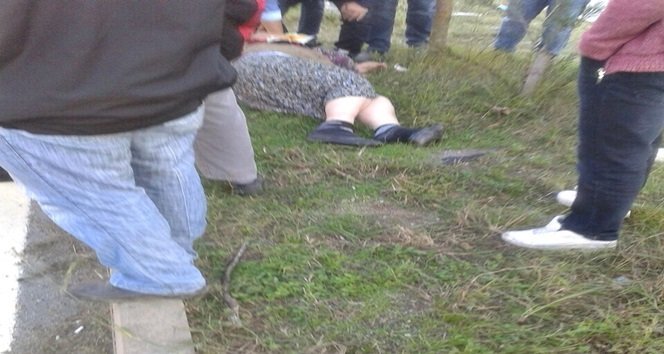 Yaşlı kadına otomobil vurdu