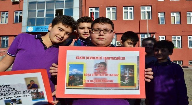 ZONGULDAK’TA 12 YAŞINDAKİ HASAN TOLGA KARAMAN, OKUL BAŞKANLIĞI İÇİN ADAY OLDUĞU SEÇİMLERDE SEÇİM KAMPANYASI İLE DİKKATLERİ ÜZERİNE ÇEKİYOR. (ONUR ALTINDAĞ - SERTAÇ ÖZDEMİR/ZONGULDAK-İHA)
