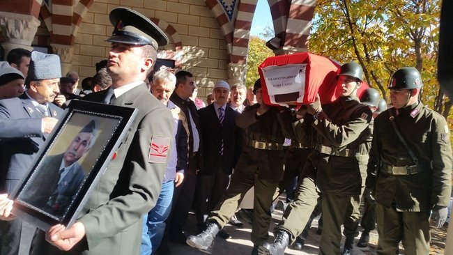 ZONGULDAK’TA VEFAT EDEN 86 YAŞINDAKİ KORE GAZİSİ SELAHATTİN BİRKAN, ASKERİ TÖRENLE SON YOLCULUĞUNA UĞURLANDI. (SERTAÇ ÖZDEMİR/ZONGULDAK-İHA)