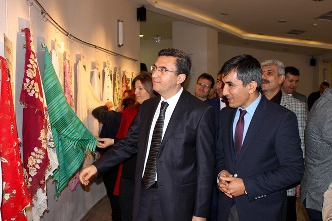 ÇAYCUMA'DA 'ÇEMBERİMDE GÜL OYA' PROJESİ SERGİSİ AÇILDI. (EMRAH YILDIZ/ZONGULDAK-İHA)