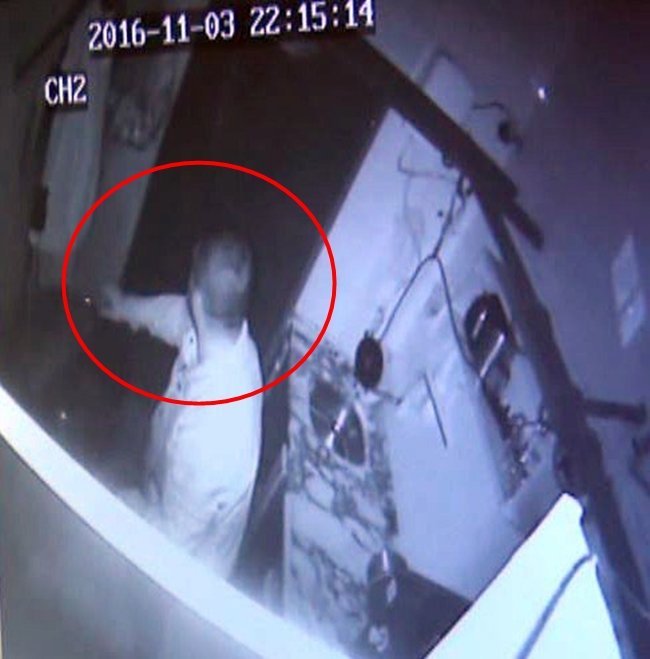 KDZ. EREĞLİ İLÇESİNDE YAŞANAN HIRSIZLIK ANI GÜVENLİK KAMERALARI TARAFINDAN SANİYE SANİYE KAYDEDİLDİ. (VEDAT KILIÇ/ZONGULDAK-İHA)