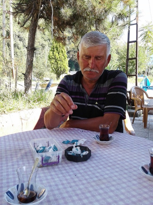 ZONGULDAK’TA 10 OCAK 2008 TARİHİNDE MEZGİT AĞINI TOPLAMAK ÜZERE AÇILDIKLARI DENİZDE KAYBOLAN BABA VE OĞLUNUN DENİZDE KAYBOLMASININ ARDINDAN AYNI TEKNE İLE DENİZE AÇILAN METİN YANIĞIN KARDEŞİ ÇETİN YANIK (FOTOĞRAFTAKİ) ADLI BALIKÇININ CESEDİ BAŞKA BİR BALIKÇININ AĞINDAN ÇIKTI. (SERTAÇ ÖZDEMİR/ZONGULDAK-İHA)