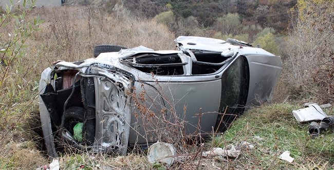 KASTAMONU'NUN TOSYA İLÇESİNDE DEREYE UÇAN OTOMOBİLİN SÜRÜCÜSÜ AĞIR YARALANDI. (SEDAT AĞACIKOĞLU/KASTAMONU-İHA)