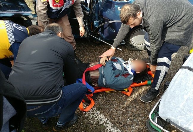 ZONGULDAK’IN ÇAYCUMA İLÇESİNDE SABAH SAATLERİNDE MEYDANA GELEN TRAFİK KAZASINDA BİR KİŞİ YARALANDI. (EMRAH YILDIZ - GÜRKAN MİYANYEDİ/ZONGULDAK-İHA)