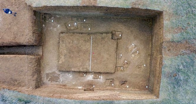 KASTAMONU'NUN DADAY İLÇESİ ELMAYAZI KÖYÜNDEKİ 3 BİN 500 YILLIK KURGANDA YAPILAN KAZILARDA 24 MEZAR BULUNDU. (MUSTAFA KURT/BARTIN-İHA)