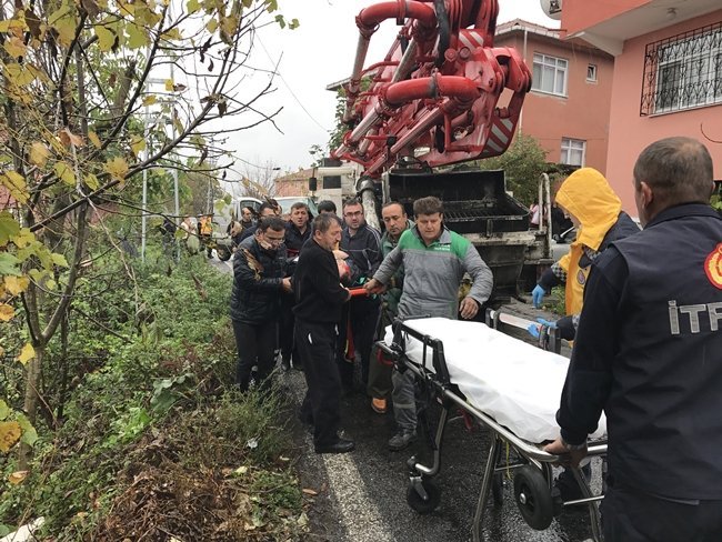 ALAPLI İLÇESİNE BAĞLI BÜYÜK TEKKE KÖYÜNDE MEYDANA GELEN TRAFİK KAZASINDA AYNI AİLEDEN 2 KİŞİ AĞIR YARALANDI. YARALILAR HASTANEYE KALDIRILDI. (ERTUĞRUL YÜKSEL/ZONGULDAK-İHA)