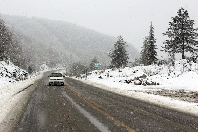 KASTAMONU'NUN İNEBOLU İLÇESİNDE YÜKSEK KESİMLERDE KAR YAĞIŞI ETKİLİ OLDU. (CEMAL İLYASOĞLU/KASTAMONU-İHA)