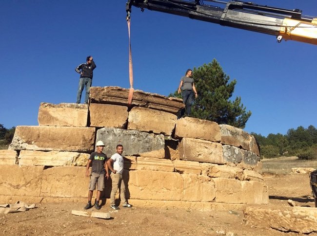 KASTAMONU'DA DEFİNECİLERİN TAHRİP ETTİĞİ ALANDA, PAFLAGONYA DÖNEMİNE AİT OLDUĞU TAHMİN EDİLEN MEZAR ODASI BULUNDU. (MUSTAFA KURT/BARTIN-İHA)
