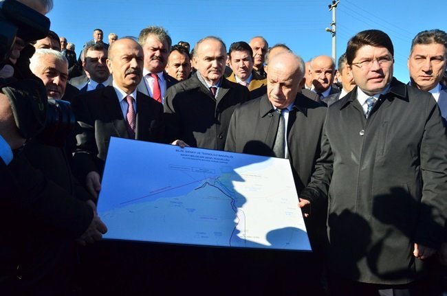 BİLİM, SANAYİ VE TEKNOLOJİ BAKANI FARUK ÖZLÜ, FİLYOS PROJESİ’NİN UYGULANACAĞI BÖLGEDE İNCELEMELERDE BULUNDU. (ONUR ALTINDAĞ/ZONGULDAK-İHA)