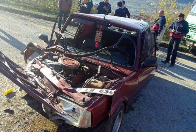 ZONGULDAK'IN ALAPLI İLÇESİNDE MEYDANA GELEN TRAFİK KAZASINDA 4 KİŞİ YARALANDI. (ERTUĞRUL YÜKSEL/ZONGULDAK-İHA)