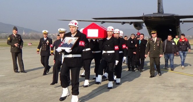 SEHİT UZMAN CAVUS KADER ACAR ZONGULDAK HAVAALANINA GETİRİLDİ. (EMRAH YILDIZ/ZONGULDAK-İHA)