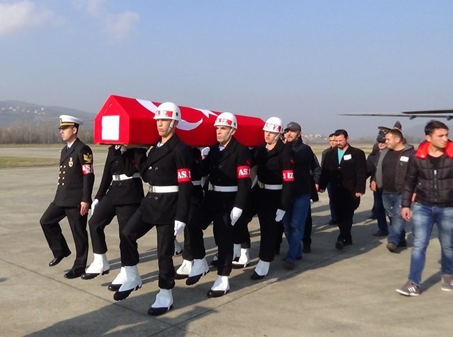 FIRAT KALKANI HAREKATI'NDA ASKERE YÖNELİK GERÇEKLEŞTİRİLEN SİLAHLI SALDIRIDA ŞEHİT DÜŞEN 25 YAŞINDAKİ PİYADE UZMAN ÇAVUŞ KADER ACAR'IN NAAŞI MEMLEKETİ ZONGULDAK'A GETİRİLDİ. (EMRAH YILDIZ/ZONGULDAK-İHA)