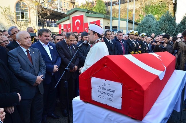 FIRAT KALKANI OPERASYONU SIRASINDA ŞEHİT DÜŞEN PİYADE UZMAN ÇAVUŞ KADER ACAR, SON YOLCULUĞUNA 5 BİN KİŞİ TARAFINDAN UĞURLANDI. (ONUR ALTINDAĞ - VEDAT KILIÇ/ZONGULDAK-İHA)