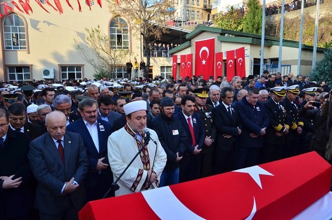ZONGULDAKLI PİYADE UZMAN ÇAVUŞ KADER ACAR'I SON YOLCULUĞUNA YAKLAŞIK 5 BİN KİŞİ UĞURLADI. (ONUR ALTINDAĞ - VEDAT KILIÇ/ZONGULDAK-İHA)