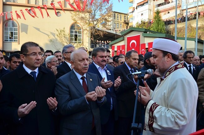 FIRAT KALKANI OPERASYONU SIRASINDA ŞEHİT DÜŞEN PİYADE UZMAN ÇAVUŞ KADER ACAR MEMLEKETİ ZONGULDAK'IN EREĞLİ İLÇESİNDE GÖZYAŞLARI VE DUALARLA UĞURLANDI. (ONUR ALTINDAĞ - VEDAT KILIÇ/ZONGULDAK-İHA)