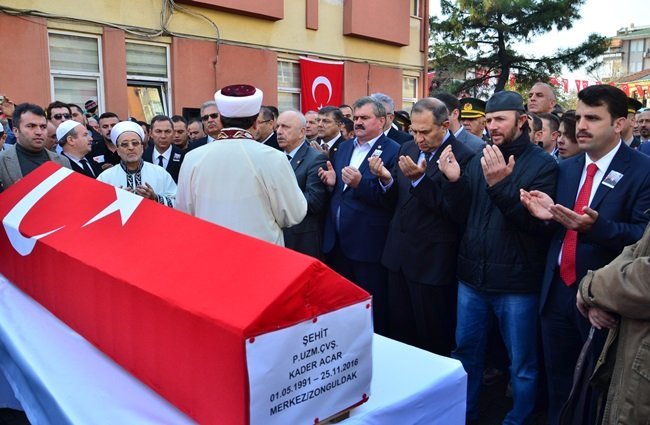 ZONGULDAKLI ŞEHİT PİYADE UZMAN ÇAVUŞ KADER ACAR SON YOLCULUĞUNA 5 BİN KİŞİ TARAFINDAN UĞURLANDI. (ONUR ALTINDAĞ - VEDAT KILIÇ/ZONGULDAK-İHA)