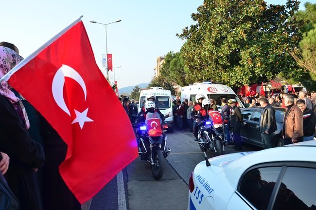 KDZ. EREĞLİLİ ŞEHİT PİYADE UZMAN ÇAVUŞ KADER ACAR'IN CENAZESİ YAKLAŞIK 5 BİN KİŞİ TARAFINDAN "ŞEHİTLER ÖLMEZ, VATAN BÖLÜNMEZ" SLOGANLARI EŞLİĞİNDE UĞURLANDI. (ONUR ALTINDAĞ - VEDAT KILIÇ/ZONGULDAK-İHA)