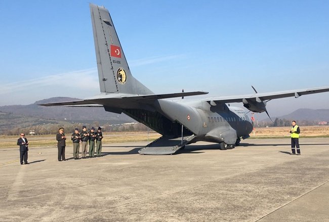 HAKKARİ’NİN ŞEMDİNLİ İLÇESİNDE PKK’LI TERÖRİSTLERİN DÜZENLEDİĞİ HAVAN SALDIRISINDA ŞEHİT OLAN UZMAN ERBAŞ COŞKUN İŞLEYEN’İN NAAŞI TSK’YA AİT UÇAKLA ZONGULDAK HAVALİMANI’NA GETİRİLDİ. (EMRAH YILDIZ/ZONGULDAK-İHA)