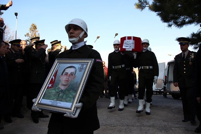 HAKKARİ’NİN ŞEMDİNLİ İLÇESİNDE PKK’LI TERÖRİSTLERİN DÜZENLEDİĞİ SALDIRIDA ŞEHİT OLAN UZMAN ERBAŞ COŞKUN İŞLEYEN’İN NAAŞI, KARABÜK'ÜN SAFRANBOLU İLÇESİNE GETİRİLDİ. (YASİN ERDEM/KARABÜK-İHA)