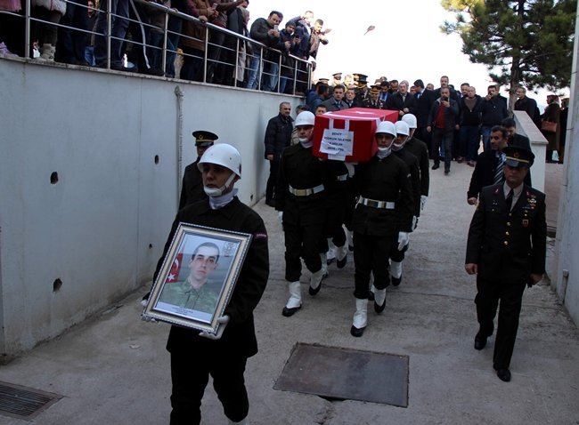 HAKKARİ’NİN ŞEMDİNLİ İLÇESİNDE PKK’LI TERÖRİSTLERİN DÜZENLEDİĞİ SALDIRIDA ŞEHİT OLAN UZMAN ERBAŞ COŞKUN İŞLEYEN’İN NAAŞI, KARABÜK'ÜN SAFRANBOLU İLÇESİNE GETİRİLDİ. (YASİN ERDEM/KARABÜK-İHA)
