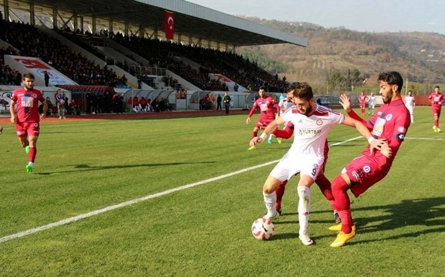 SPOR TOTO 2. LİG BEYAZ GRUP’TA ZONGULDAK KÖMÜRSPOR, SAHASI ONARIMDA OLDUĞU İÇİN DEVREK İLÇE STADI’NDA KARŞILAŞTIĞI FETHİYESPOR İLE 1-1 BERABERE KALDI (SERTAÇ ÖZDEMİR/ZONGULDAK-İHA)